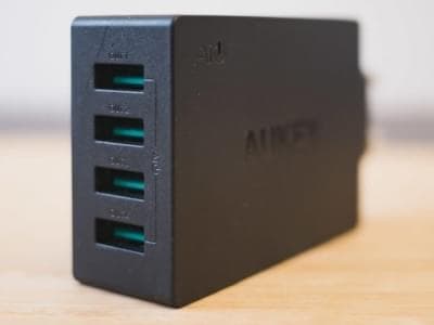 Швидка зарядка на 4 USB порти.