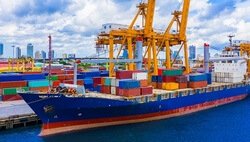 Какие грузы лучше перевозить морем