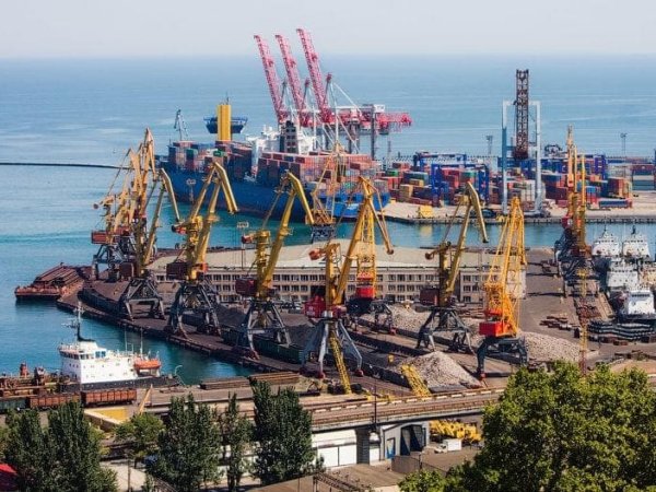Стало известно, когда украинские порты отдадут в концессию
