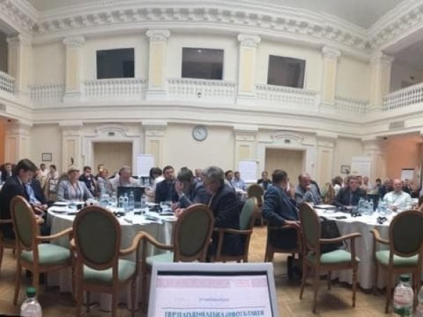 Заседение в Клубе КМУ по разработке Дорожной карты стратегического развития Украины